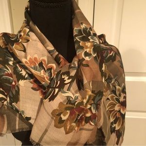 ANN TAYLOR scarf NWOT square 40” great fall colors with flower design